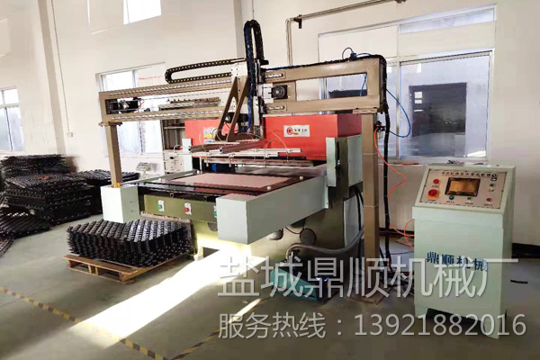 智能機械手抓取料裁斷機 智能機械手抓取料裁斷機